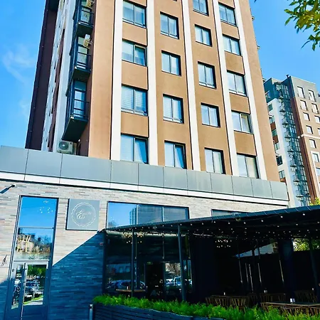 Modern Apartments With A Coffee Machine In The City Center, A View Of The City Rivne Exterior photo