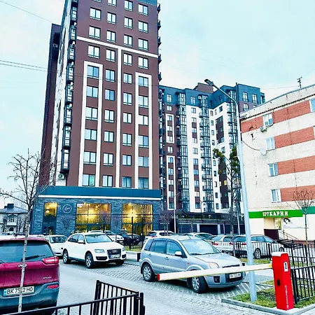 Modern Apartments With A Coffee Machine In The City Center, A View Of The City Rivne Exterior photo